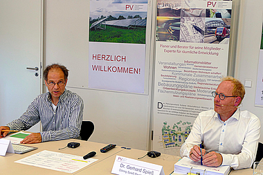 Oliver Prells und Dr. Gerhard Spieß (Bild v.l.n.r.) bei der PV-Online-Fachtagung „Klimaschutz & Erneuerbare Energien“ © Planungsverband Äußerer Wirtschaftsraum München (PV)